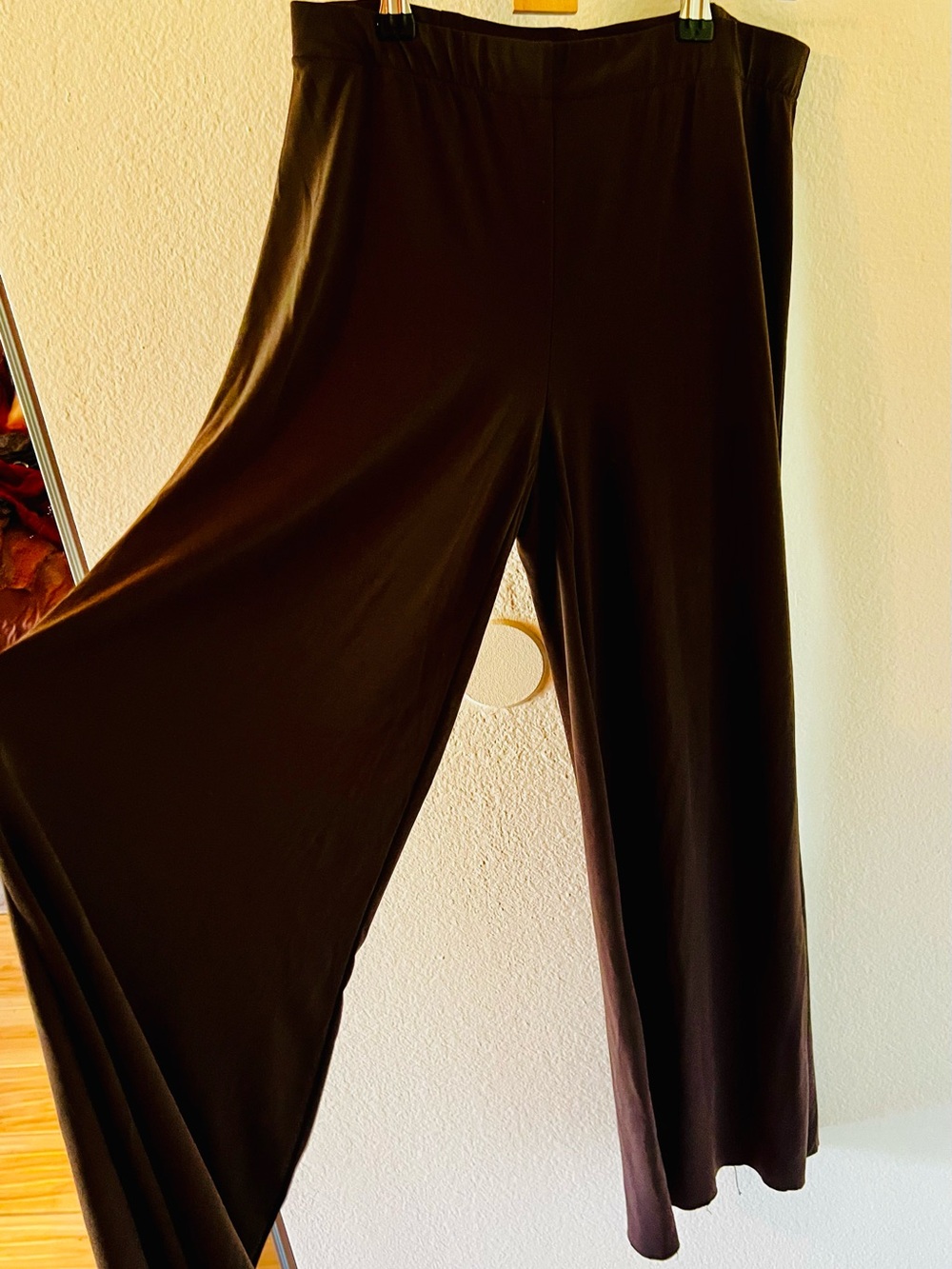Wide-Leg Women's Pants in Dark Brown - Versatile Comfort